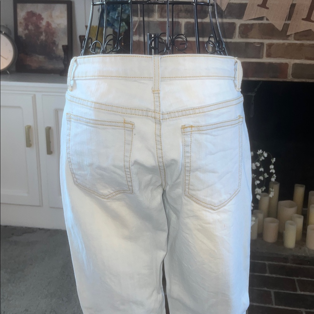 Boston Proper Light Wash Distressed Boyfriend Jeans Sz 8 - Picture 4 of 6